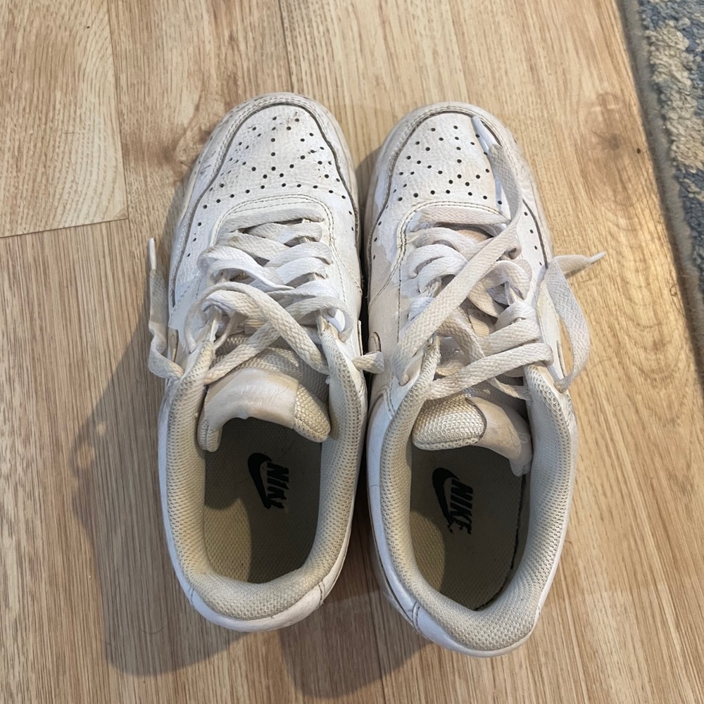 nike white skater sneakers